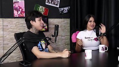 She would have an open relationship, he answers if he is bad in sofa and finds swingers repulsive, and what romp means... - DJ Rafa Loira and Mateus Hwang (SHEER/RED)