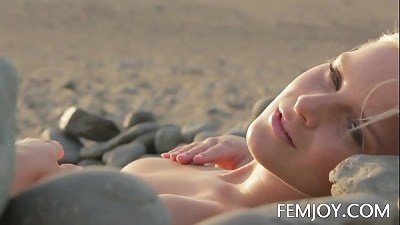 nude Art C cup teen Marry queen On The Beach